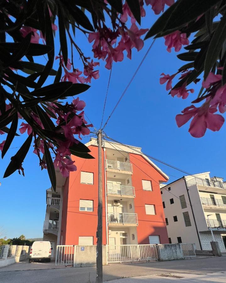 Apartments Zora Trogir Buitenkant foto